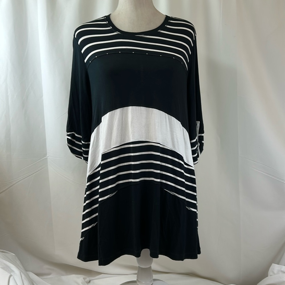Vincenté Black & White Striped Knit Tunic Top Size Medium NWT